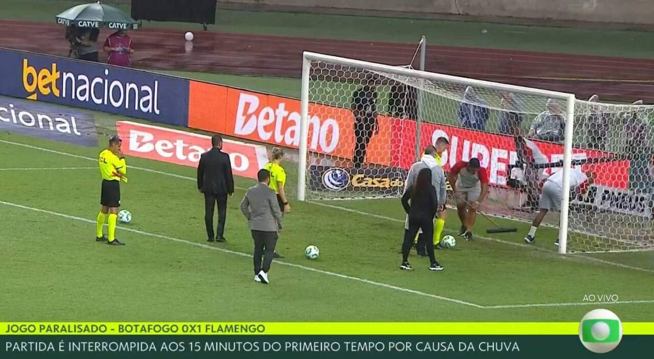 Jogo deve iniciar a qualquer momento: Flamengo lidera, mas espera retorno da Supercopa Betano Rei em Belém