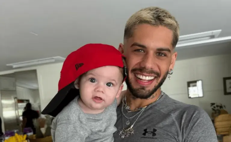 Zé Felipe com filho