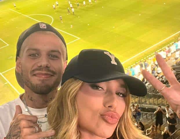 Cunhado de Bruna Marquezine, Zé Felipe, assiste à reestreia de Neymar pelo Santos na Vila Belmiro