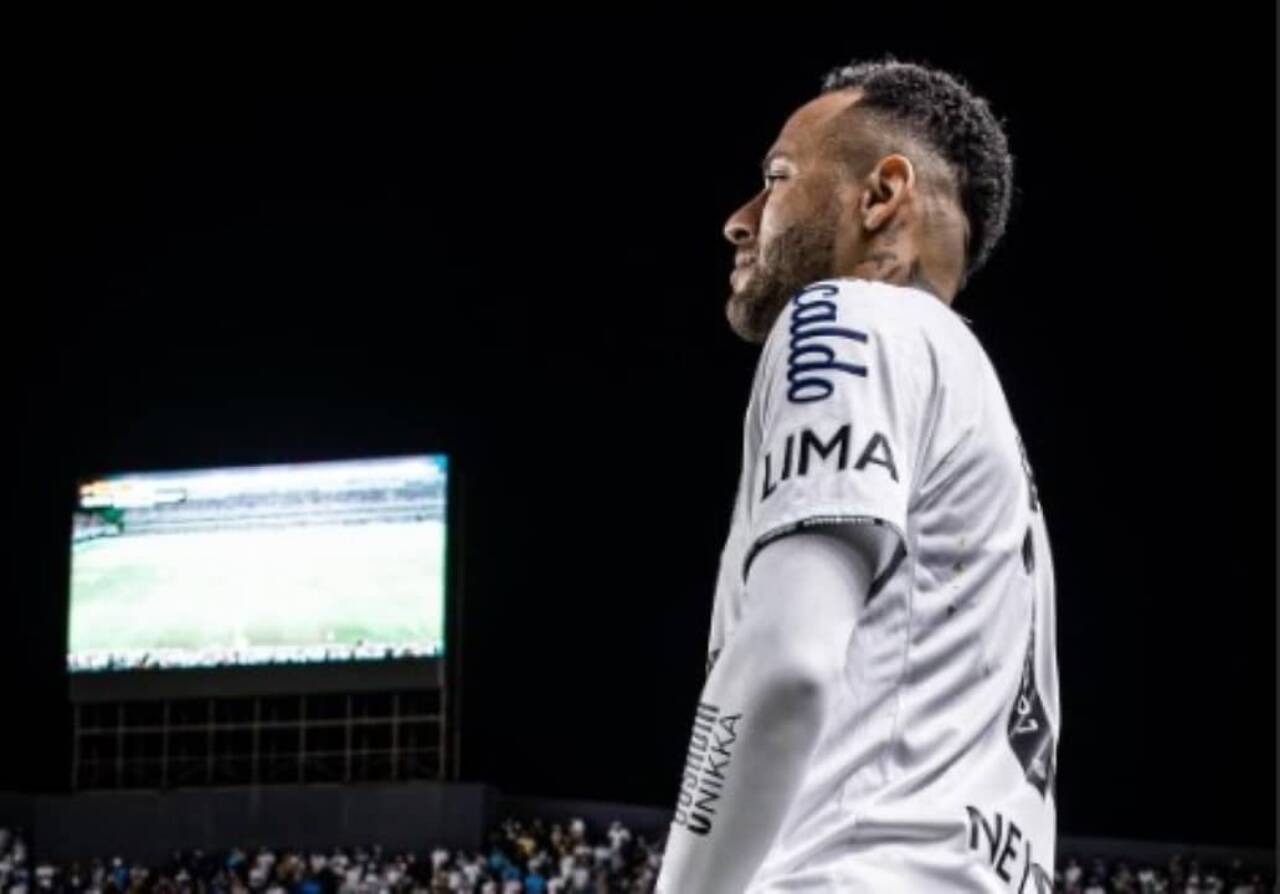 Gabriel Medina e Virgínia Fonseca prestigiam estreia de Neymar no Santos na Vila Belmiro