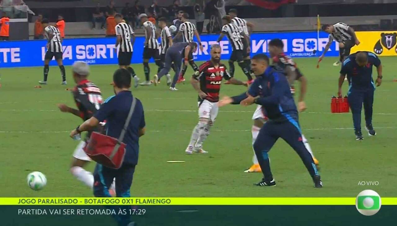 Vai voltar a Supercopa Betano Rei: Jogo entre Botafogo e Flamengo será reiniciado às 17h29