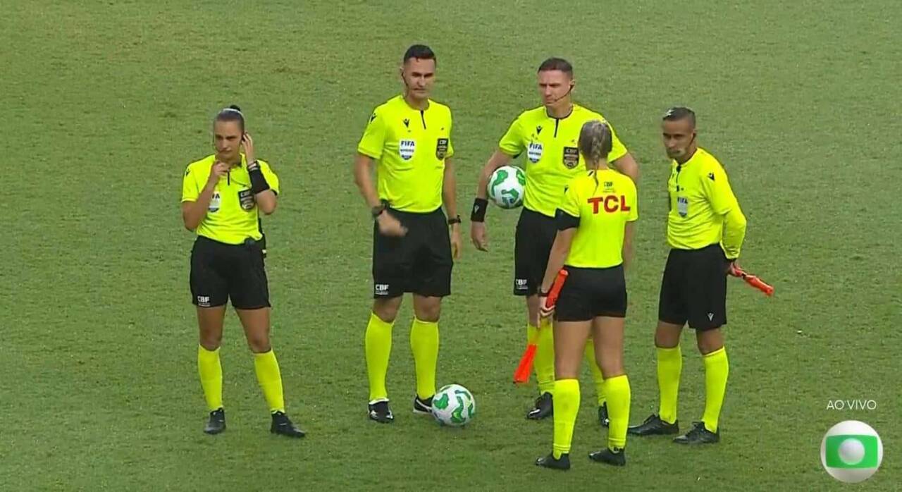 Confirmado: Jogo entre Botafogo x Flamengo será reiniciado às 17h29 na Supercopa Betano Rei