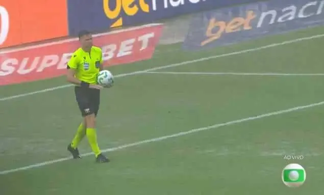 jogo suspenso arbitro - Foto: TV Globo