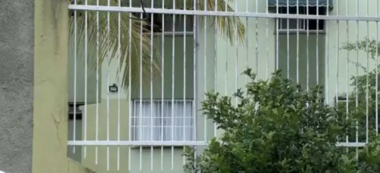 Adolescente mata irmão a facadas