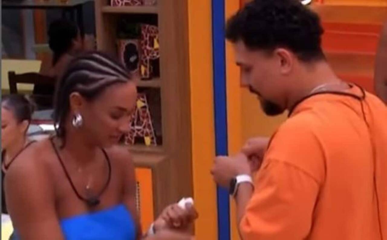 Aline e vinicius comem ovo cru