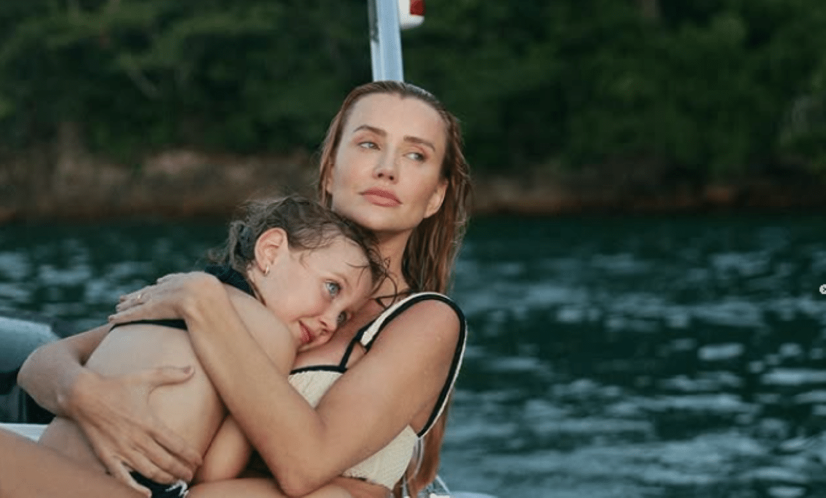 Ana Paula Siebert com filha