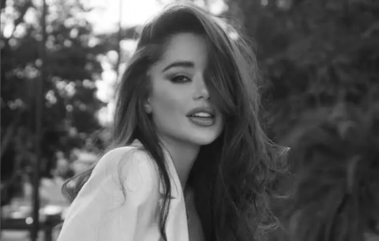 Ariana Mello.