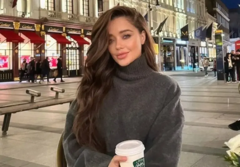 Ariana Mello