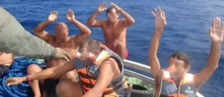 Brasileiros são presos em submarino