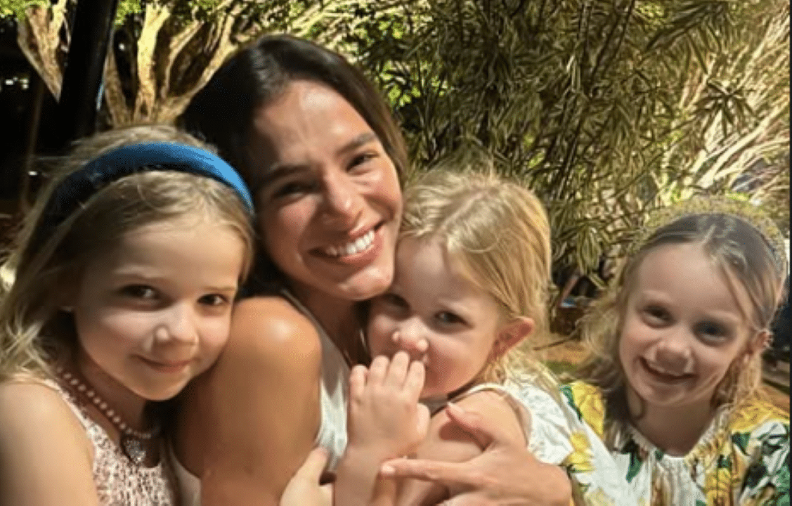 Bruna Marquezine com fãs