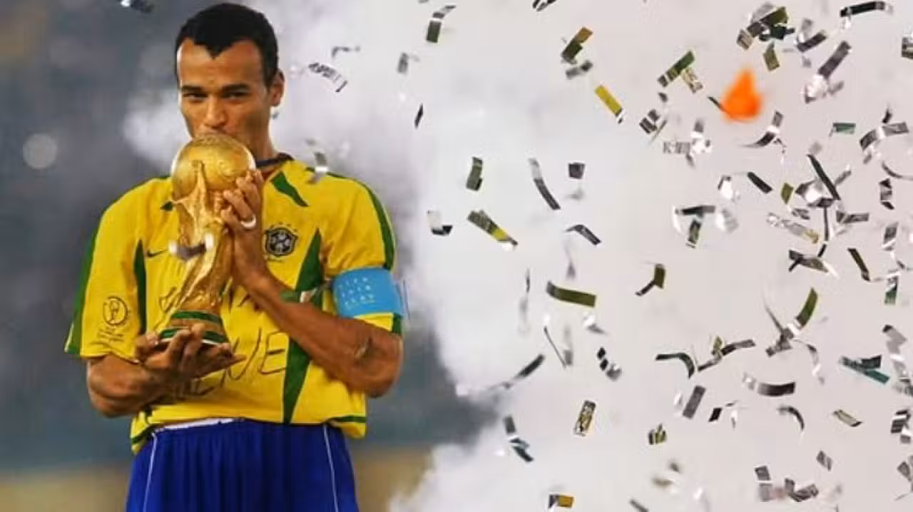 Cafu pentacampeão em 2002