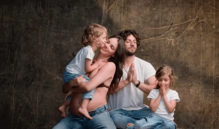 Chay Suede com família
