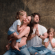 Chay Suede com família