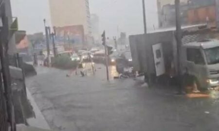 Chuva em SP deixa ruas alagadas