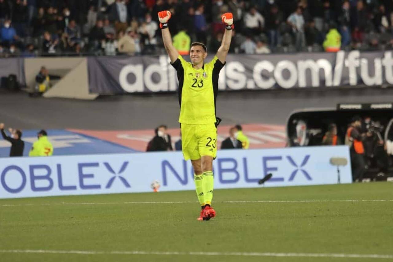 Dibu Martínez promete retiro de la selección si Argentina gana la Copa 2026