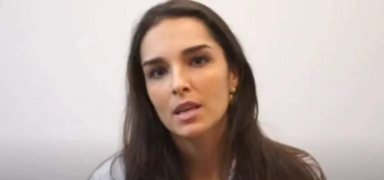 Dra. Fernanda Capareli