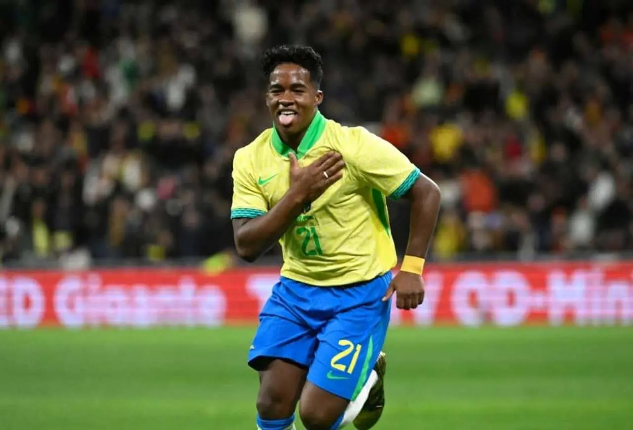Endrick, com a Seleção Brasileira