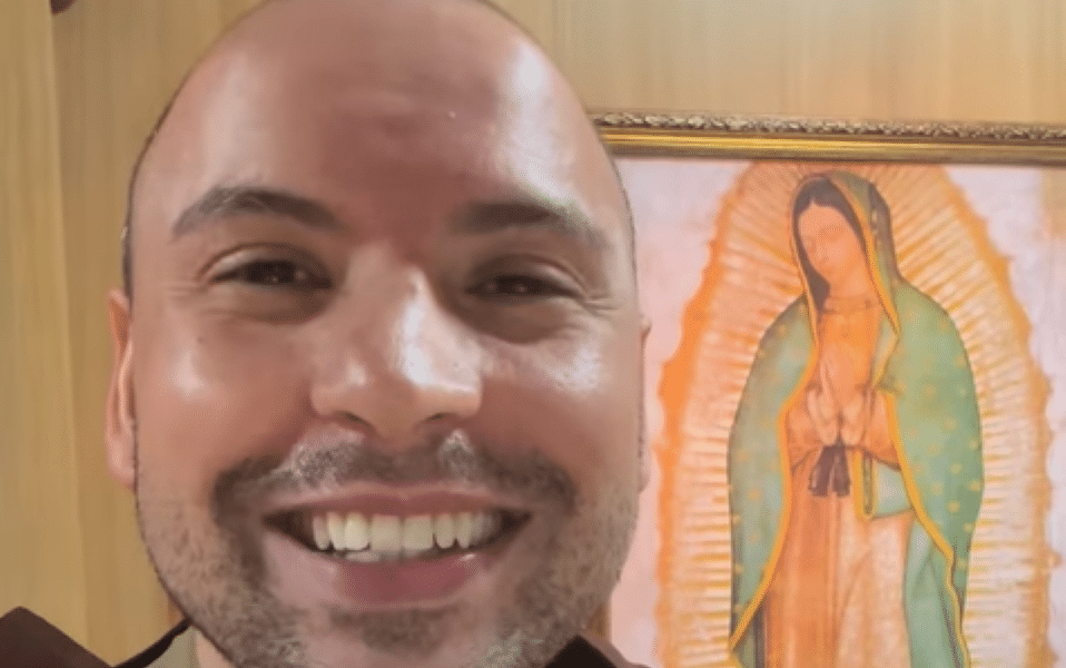 Acompanhe Frei Gilson ao vivo: lives de oração reúnem multidões às 4h no YouTube