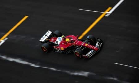 Hamilton com a Ferrari