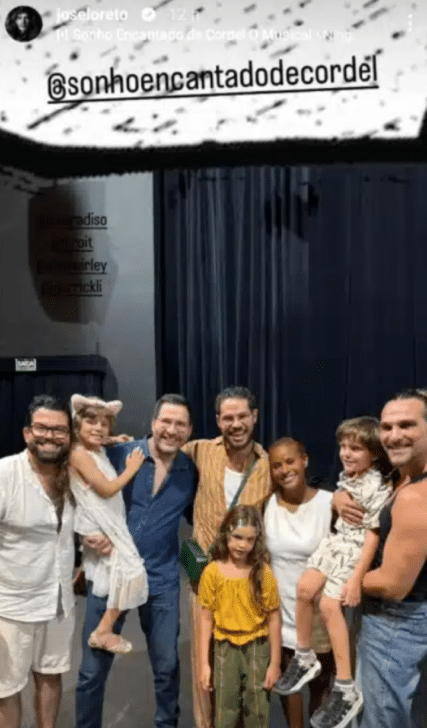 José Loreto leva filha ao teatro