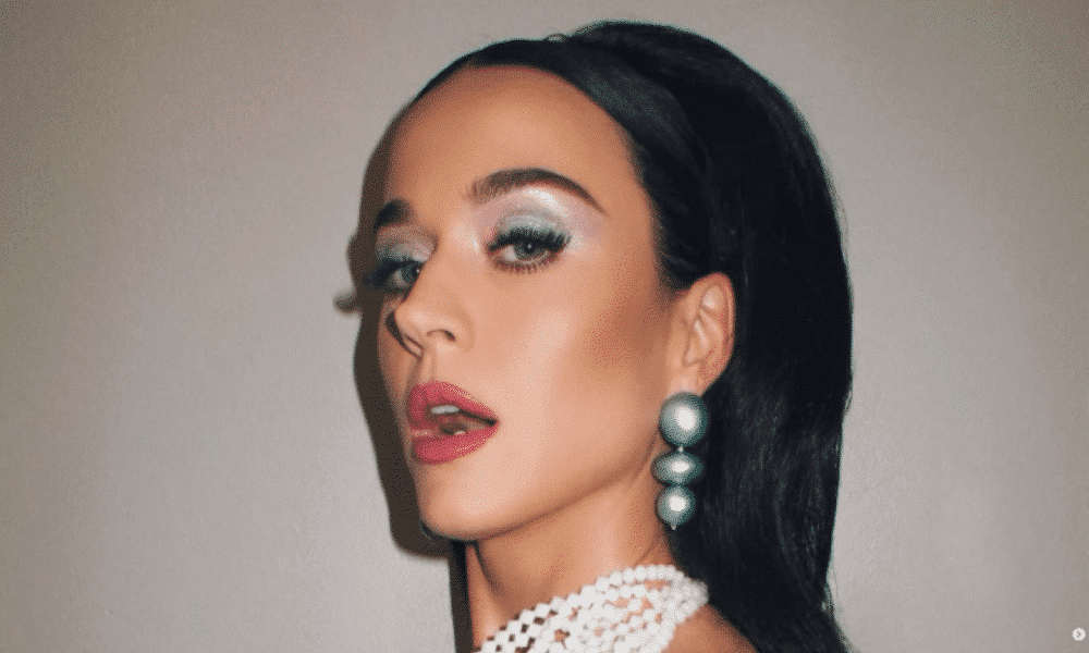 Katy Perry oficializa namoro com Justin Trudeau em fotos românticas de Tóquio durante turnê