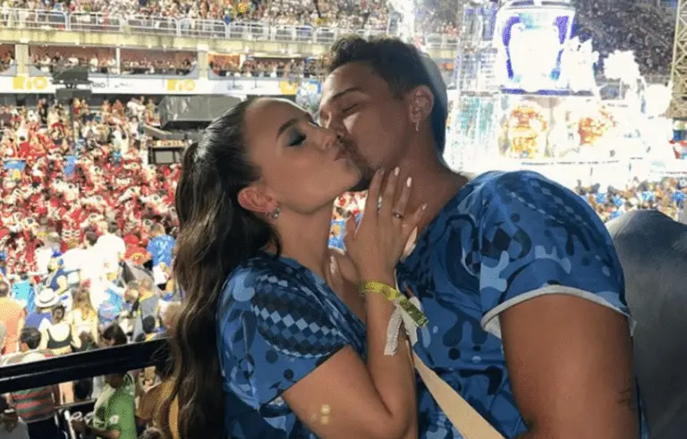Larissa Manoela no Carnaval com marido