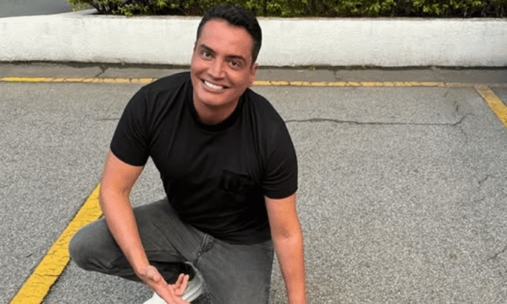 Leo Dias é eleito Fofoqueiro do Ano e celebra sucesso da LeoDias TV em premiação