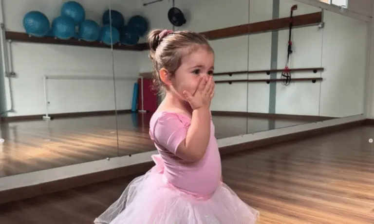 Lua em aula de ballet