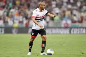 Lucas Moura suffers complete rupture of his Achilles tendon and is out in 2026