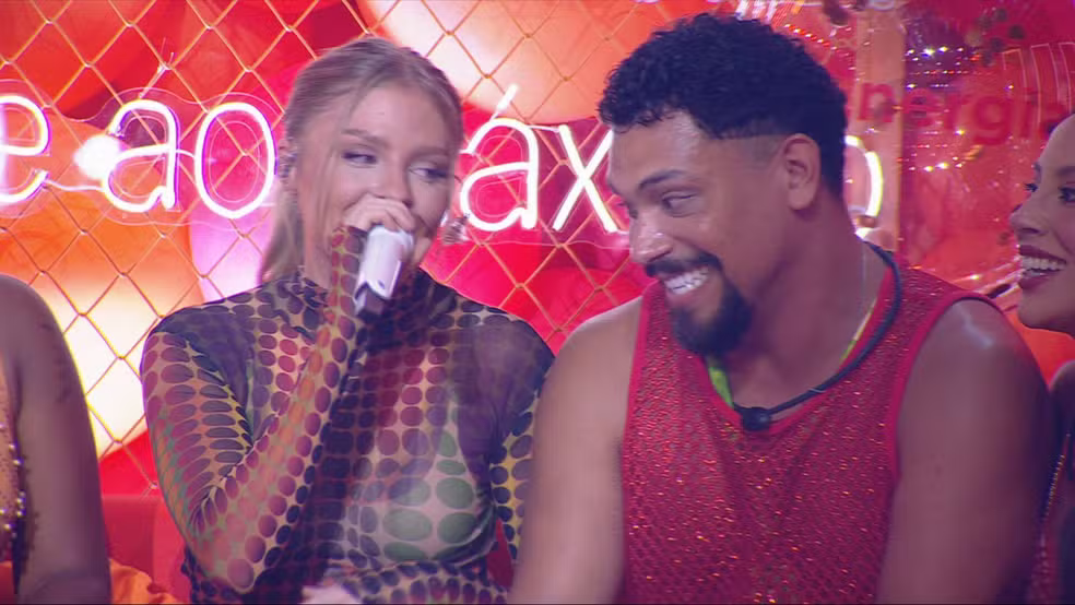 Luísa Sonza canta 'Chico' ao lado de Vinícius — Foto: gshow