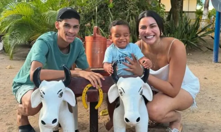 Luva de Pedreiro, Távila Gomes e filho