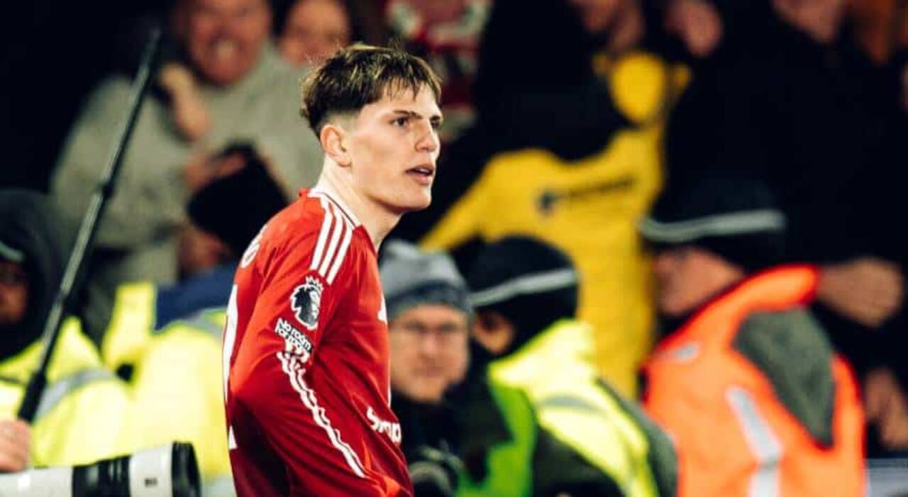 Garnacho marca segundo gol e garante vitória do Manchester United por 2 a 0 contra Leicester na Premier League