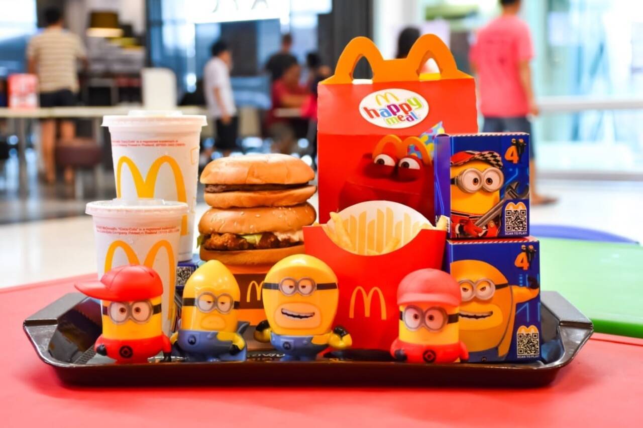 Fast food chains cut toy promotions to curb unhealthy habits in kids