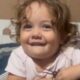 Menina ganha barata de brinquedo de presente