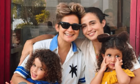 Nanda Costa encanta em passeio com gêmeas Kim e Tiê na Bahia
