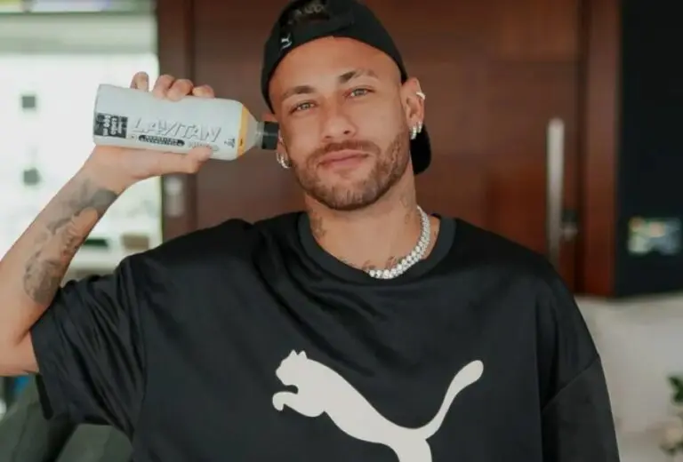 Neymar assinou com a Cimed