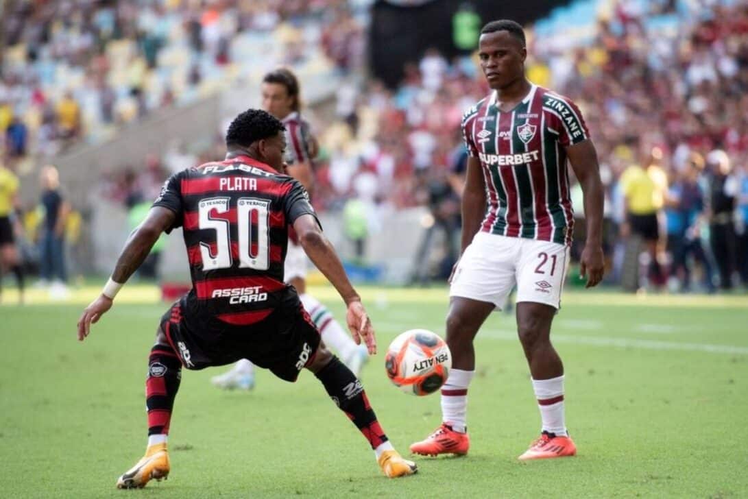 Plata e Arias no jogo entre Flamengo x Fluminense