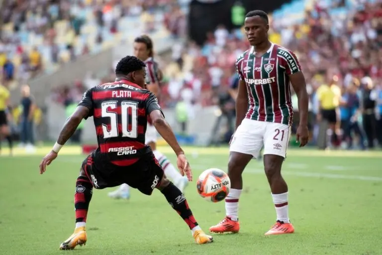 Plata e Arias no jogo entre Flamengo x Fluminense