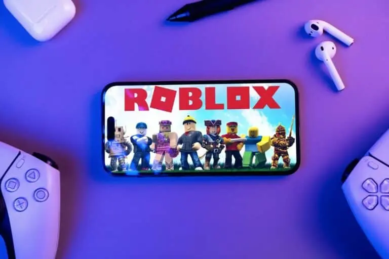 Roblox,Game,App,On,The,Smartphone,Iphone,14,Pro,Screen