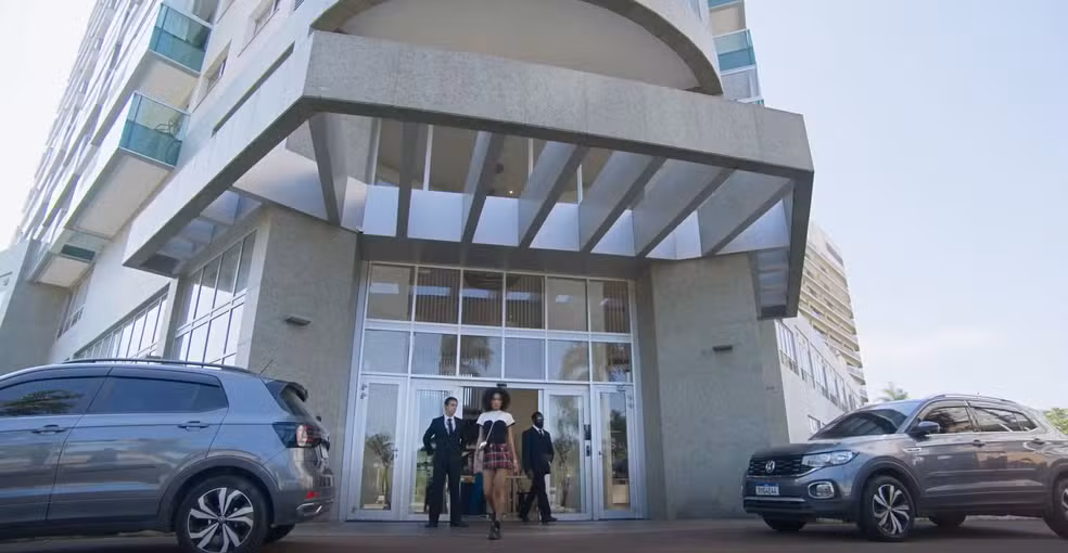 Tati é expulsa de hotel