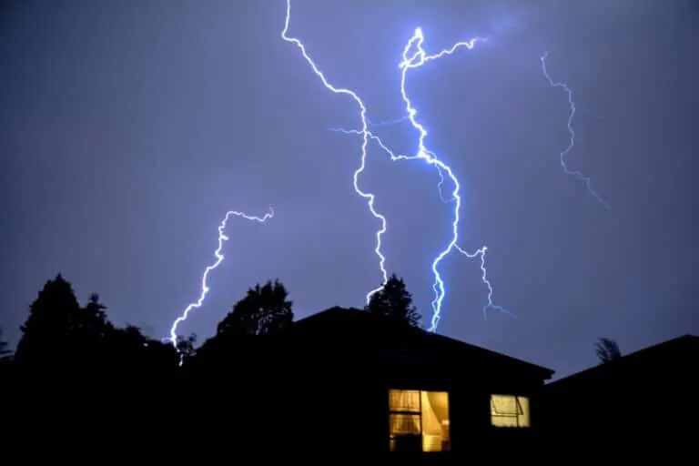 Tempestades Severas, Chuvas, raio e previsão de tempo