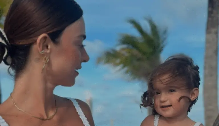 Thaila Ayala e filha