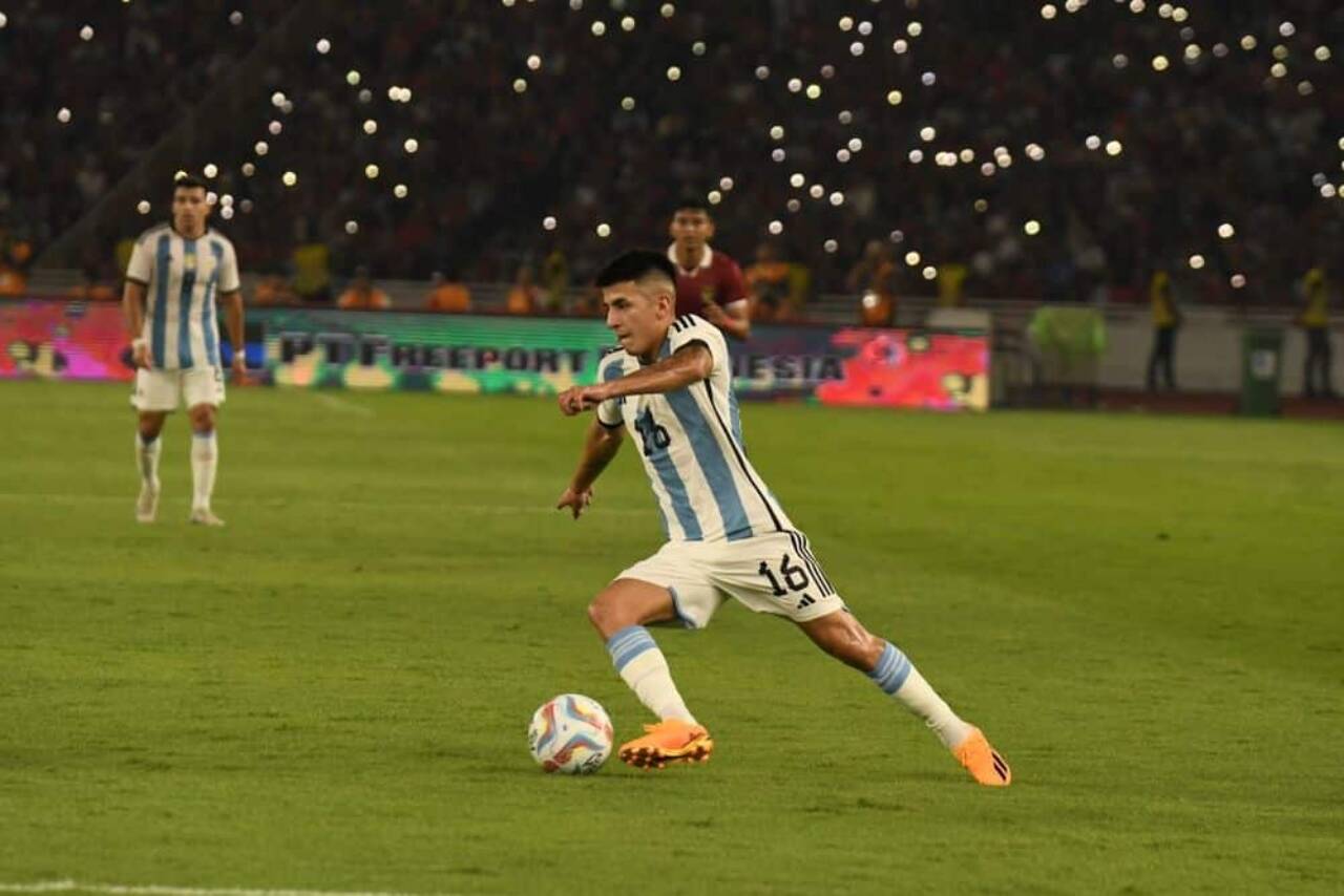 Scaloni revela ajustes na Argentina contra o Brasil e destaca ascensão de Thiago Almada