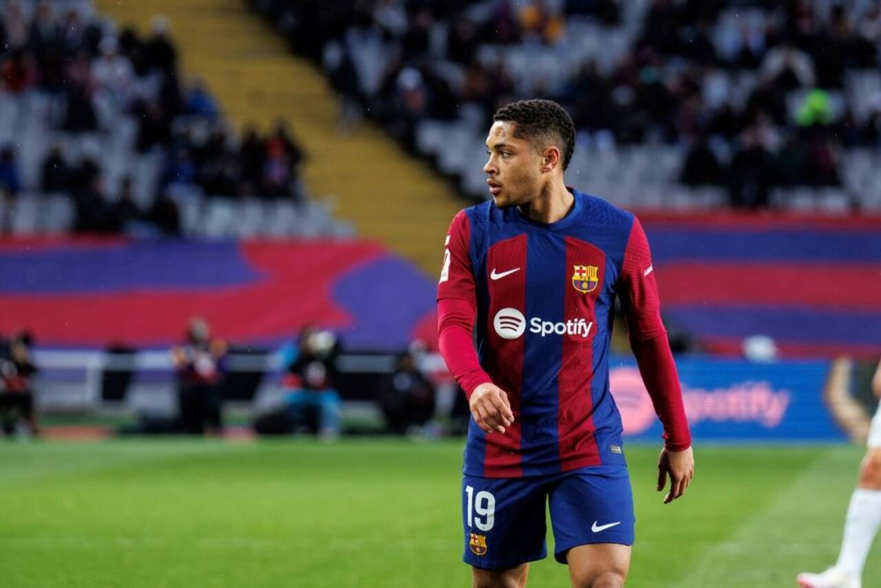 Palmeiras repatriou Vitor Roque por R$ 154 milhões: relembre brasileiros que fracassaram no Barcelona
