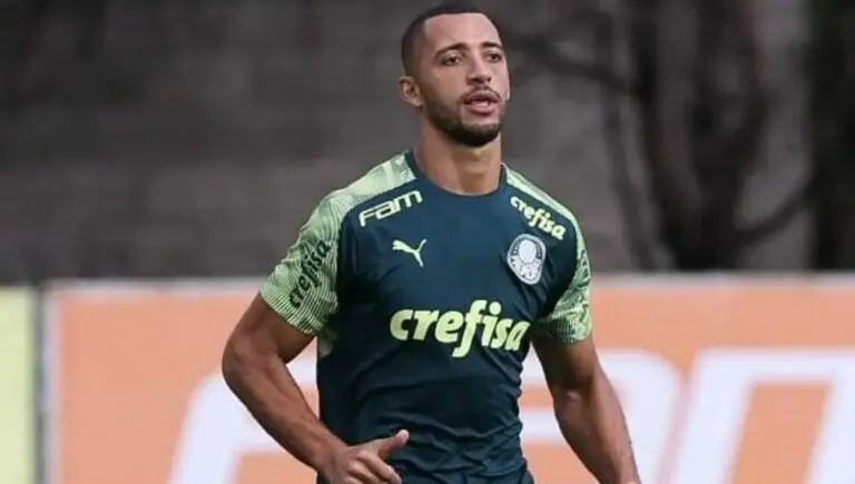 Zagueiro Vitor Hugo