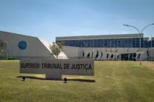 STJ define ‘namoro qualificado’ em caso de união com filho e noivado, sem herança