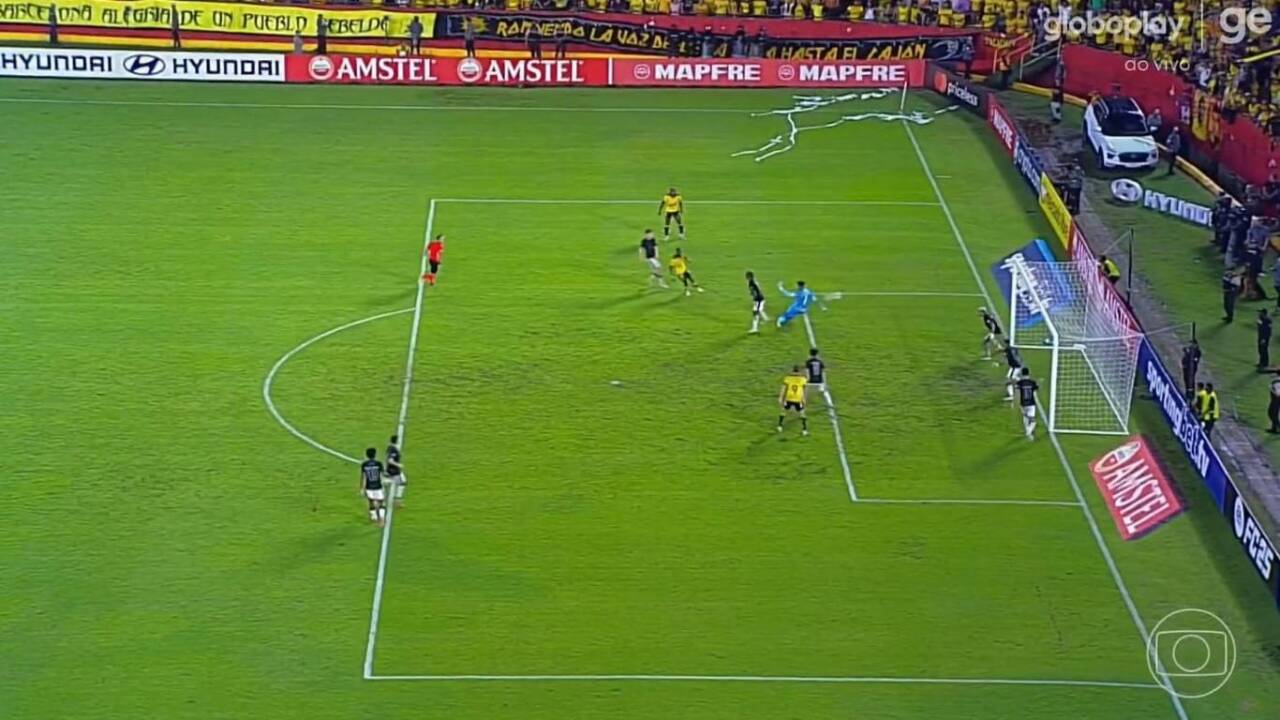 Segundo gol de Corozo amplia para 3 a 0 contra o Corinthians na Libertadores: jogo segue aos 40 do 2º tempo