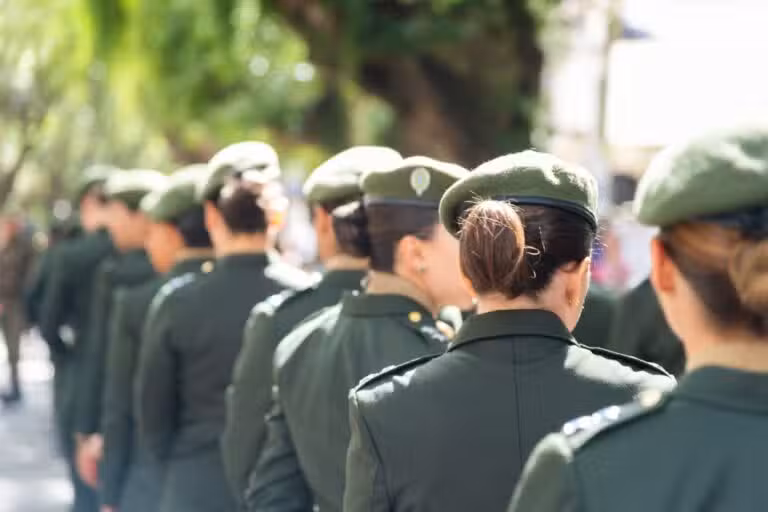 Alistamento militar feminino