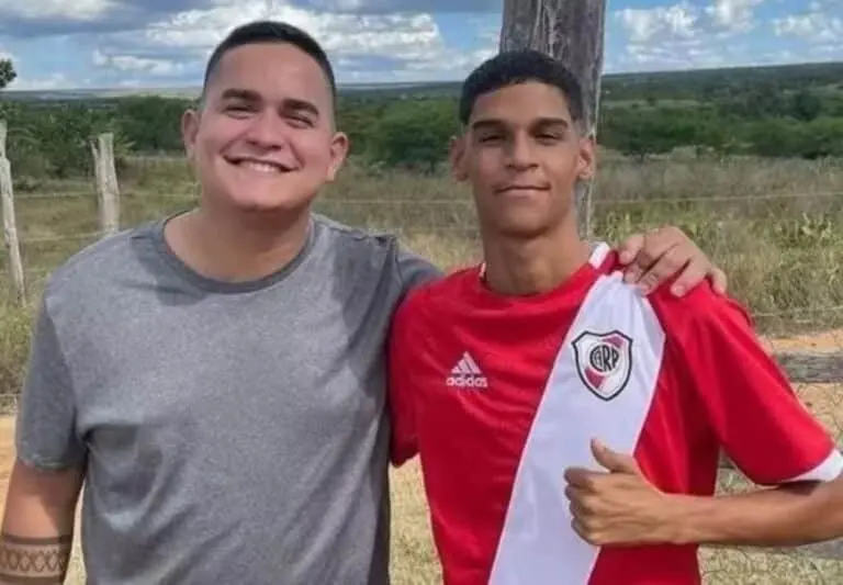 Allan Jesus e Luva de Pedreiro