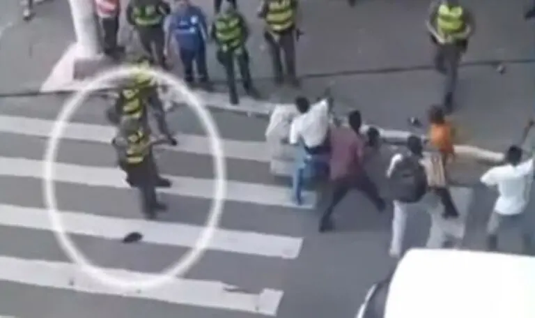 Ambulante senegalês morre após confusão com PM